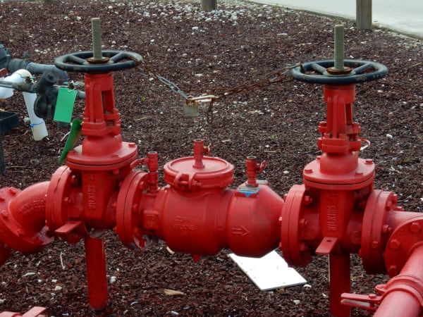 How a backflow preventer works diagram